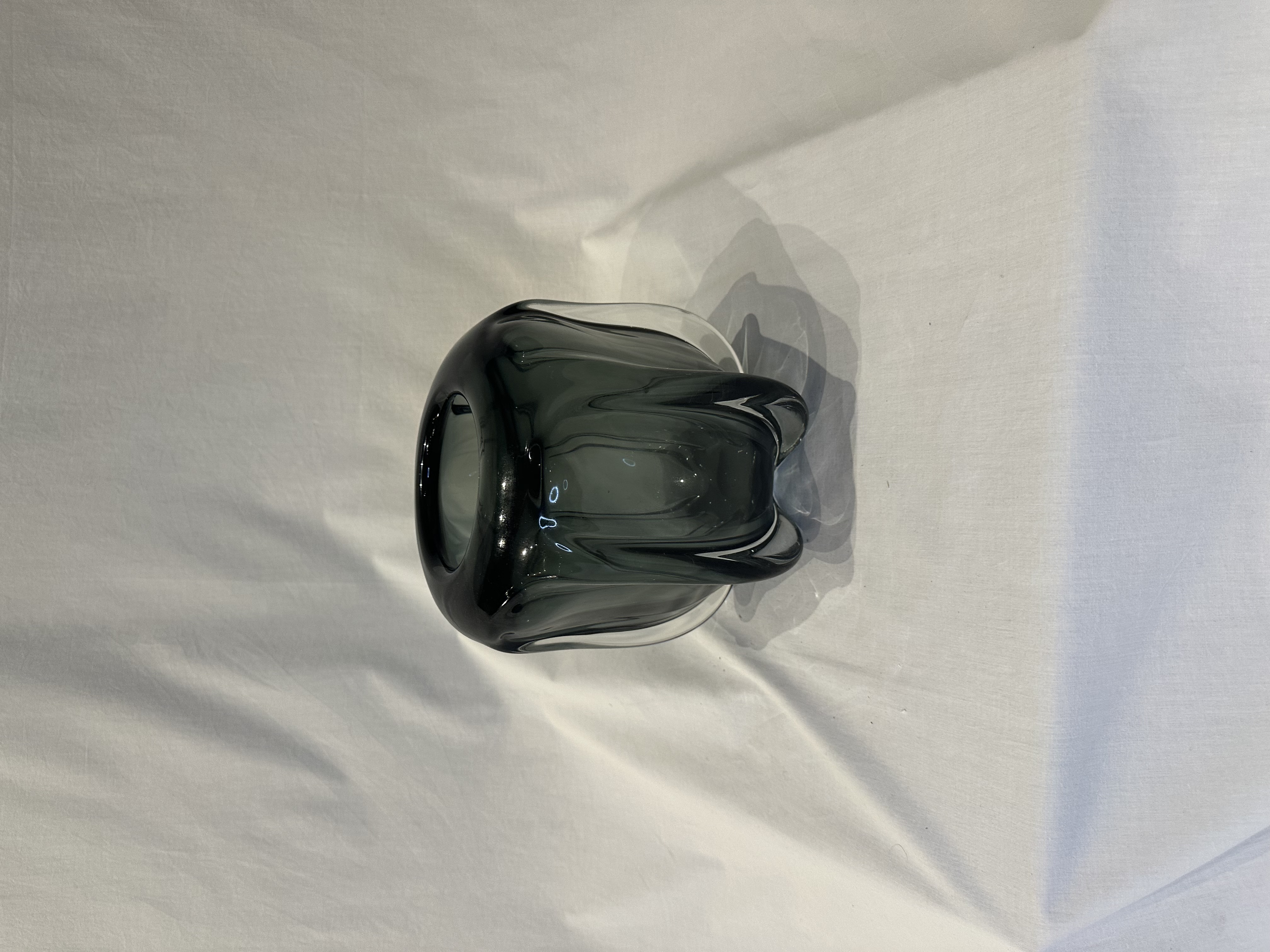 Vase en verre fumé