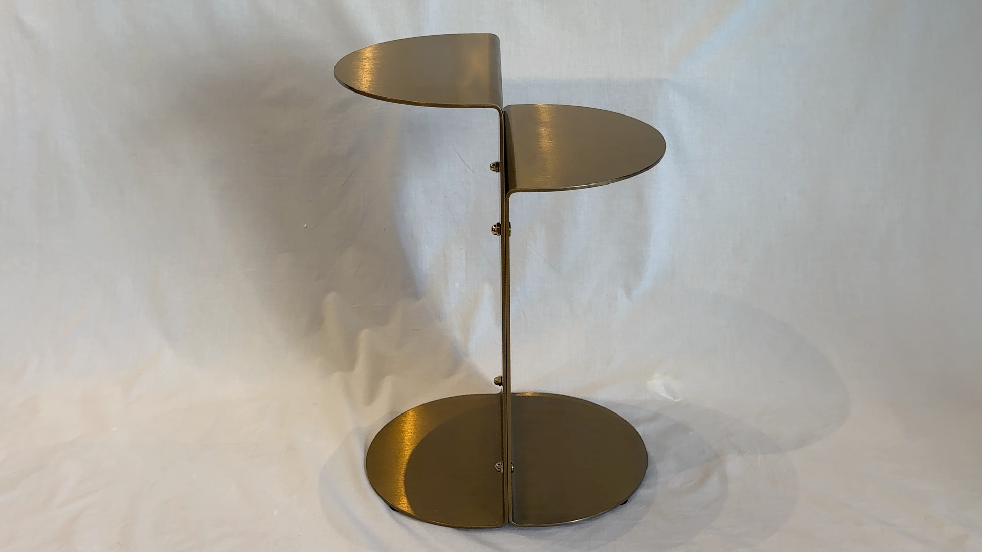 Table d'appoint dorée