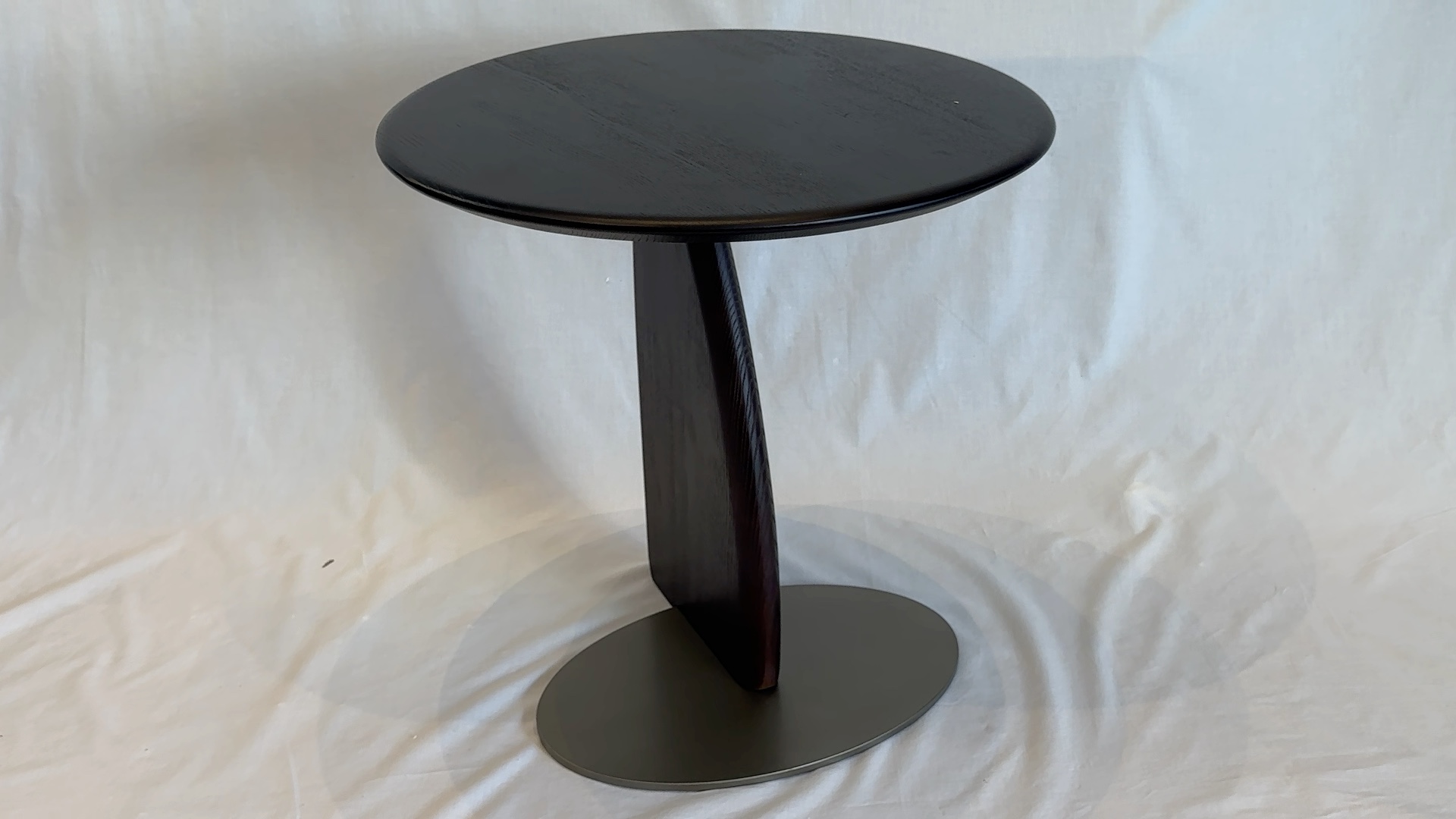 Table d'appoint en bois avec pied en métal