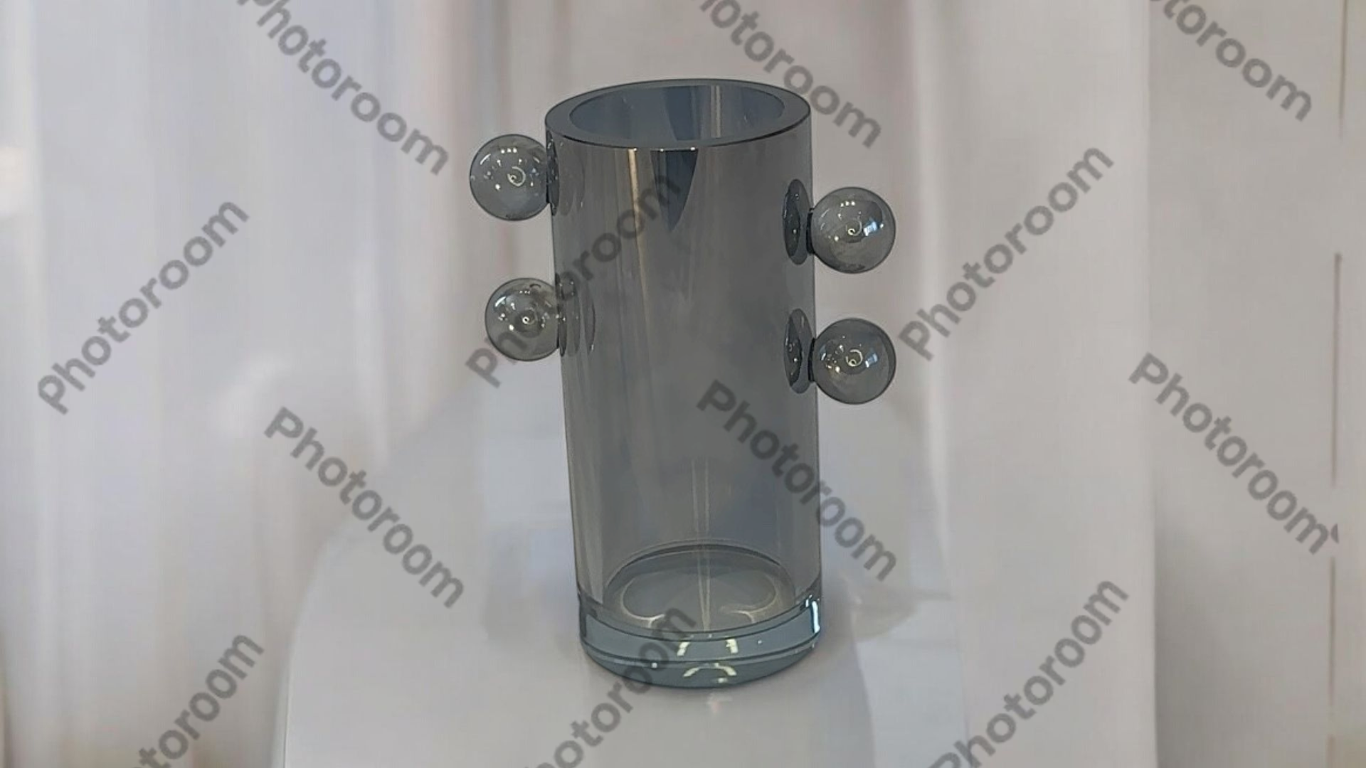 Vase orné de boules - Gris
