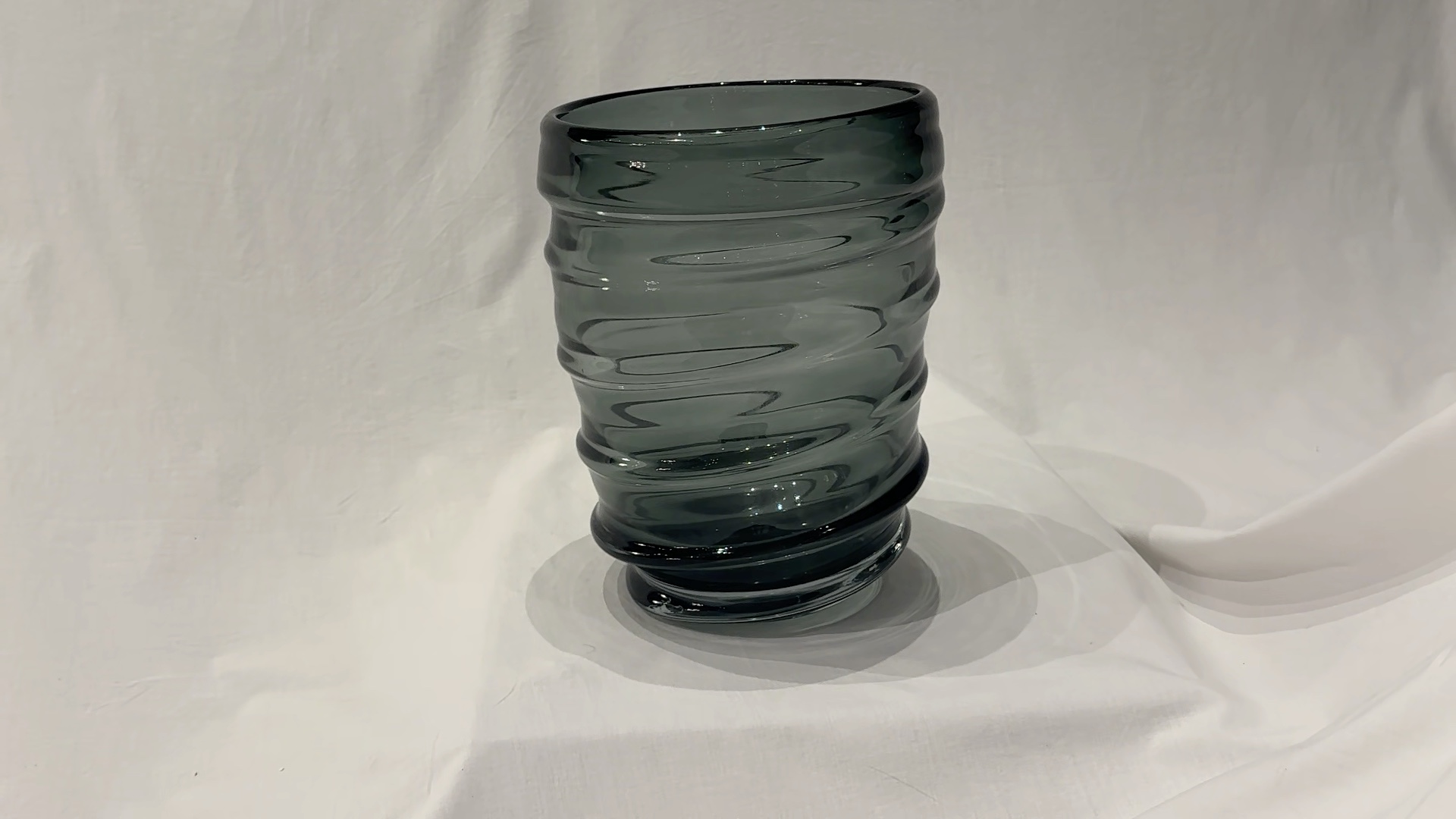 Grand vase en verre fumé