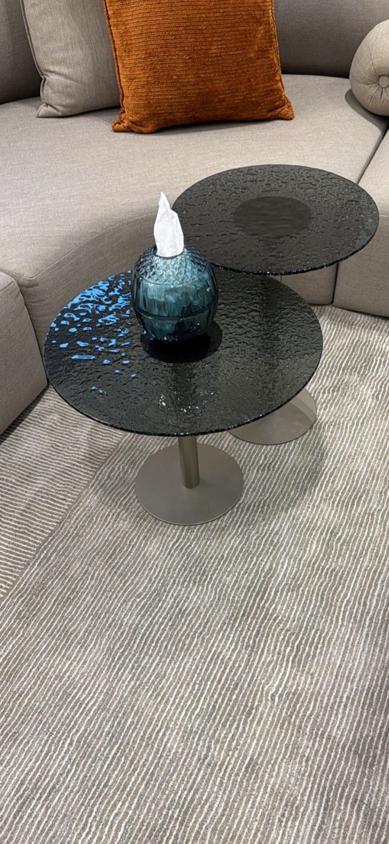 Set tables en verre martelé et pied en métal